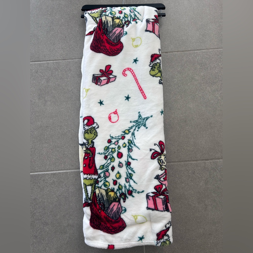 The Grinch Holiday Plush Blanket‎ Christmas Oversized Throw 50x70 NWOT